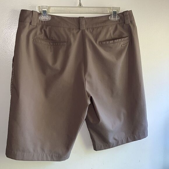 EUC WOMEN’S NIKE GOLF TOUR PERFORMANCE DRI-FIT BERMUDA HI-RISE SHORTS SIZE 12 - Picture 2 of 5